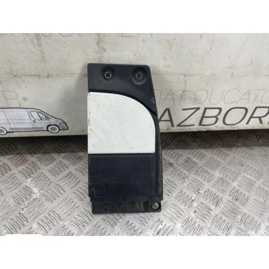 Молдинг боковой правый (IVECO DAILY E6 2014-2023, Стойки 5801545425,139251, Б/у)