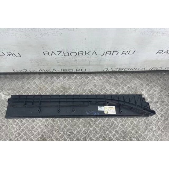 Накладка порога (VW CRAFTER 06-16, R сдвижная дверь 9066860710, Б/у)